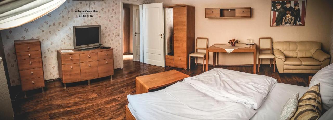 Restaurant Pansion Wien Cierny Brod Dış mekan fotoğraf