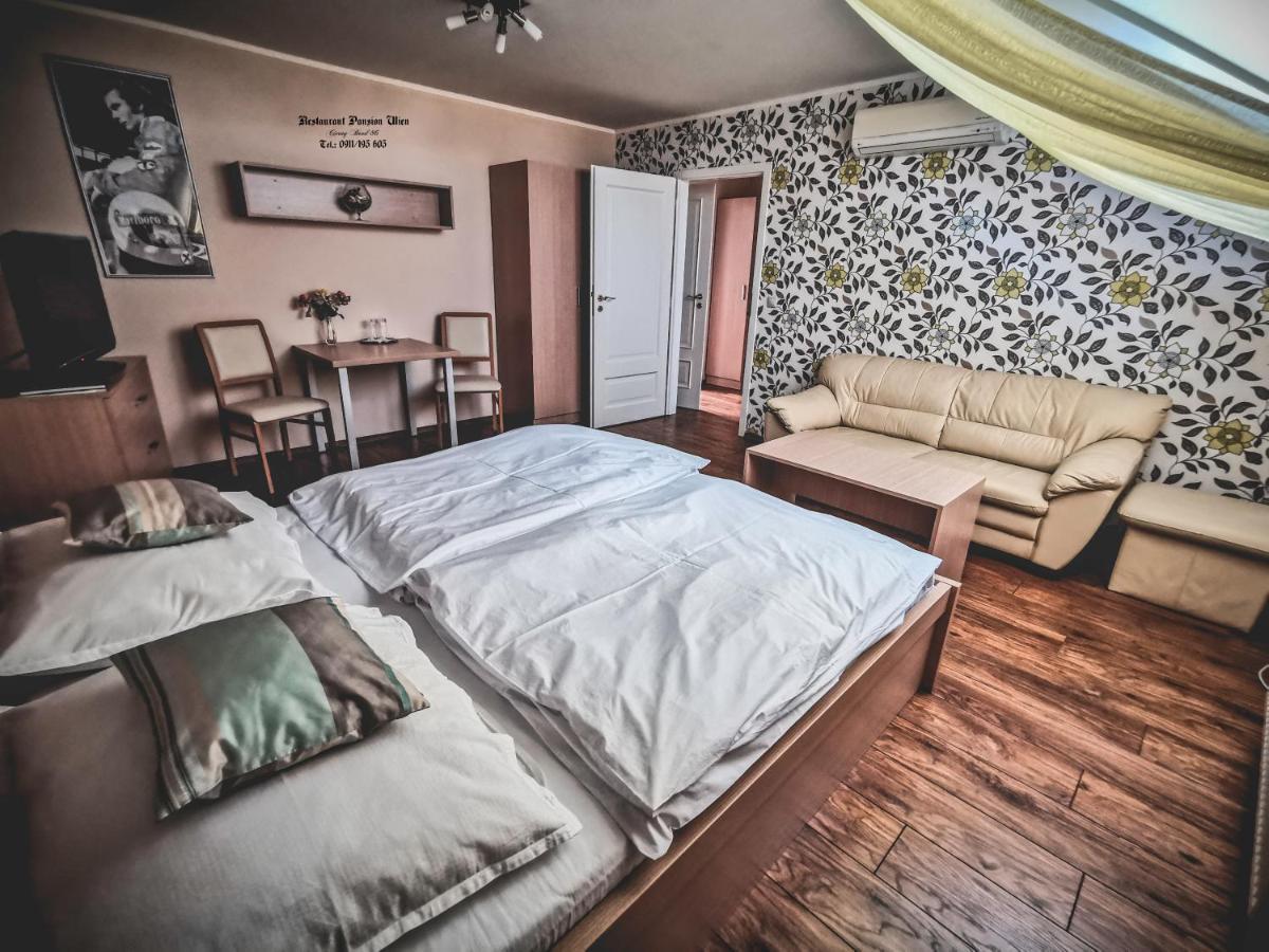 Restaurant Pansion Wien Cierny Brod Dış mekan fotoğraf