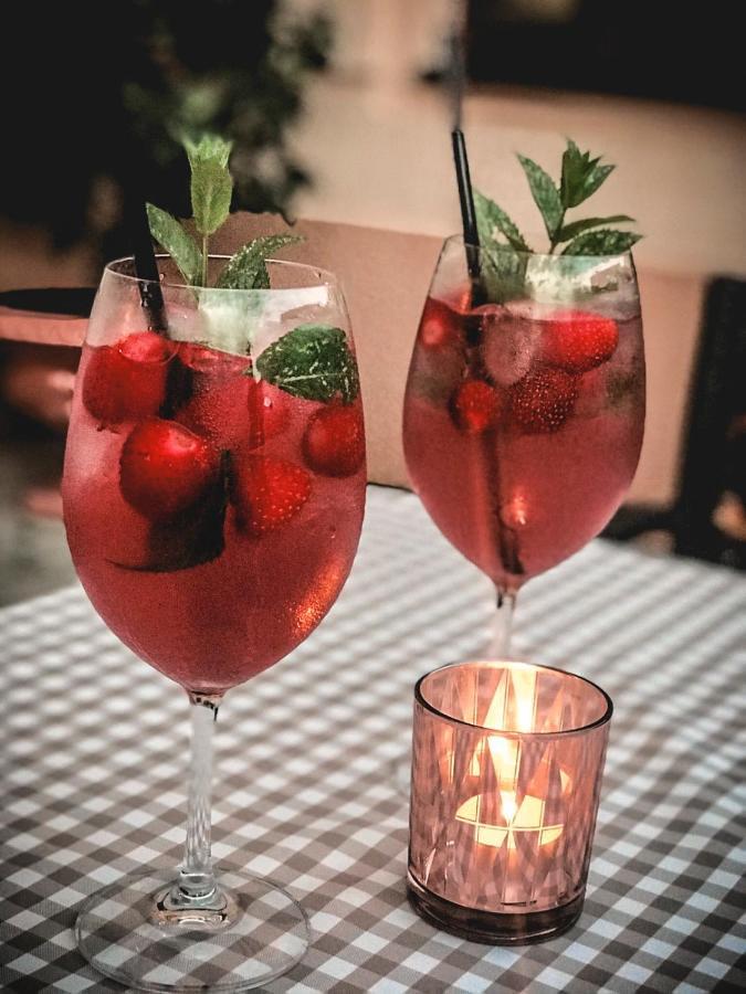 Restaurant Pansion Wien Cierny Brod Dış mekan fotoğraf