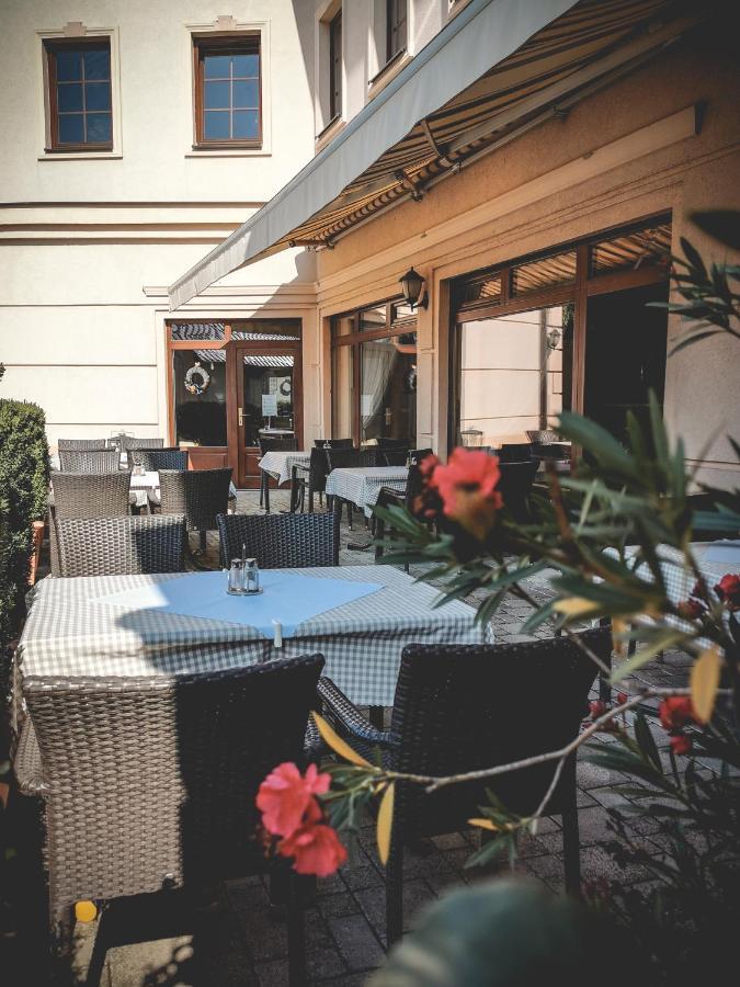 Restaurant Pansion Wien Cierny Brod Dış mekan fotoğraf