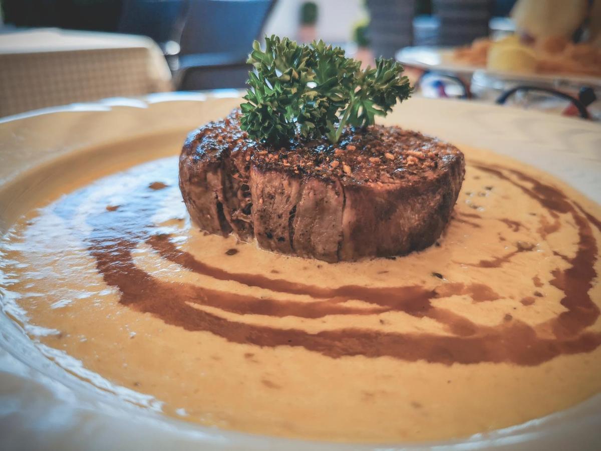 Restaurant Pansion Wien Cierny Brod Dış mekan fotoğraf