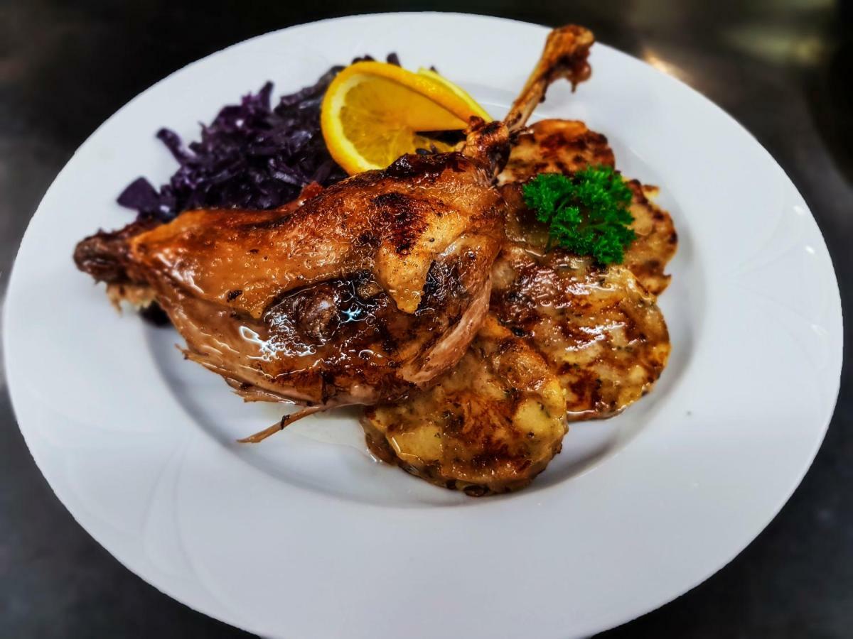 Restaurant Pansion Wien Cierny Brod Dış mekan fotoğraf