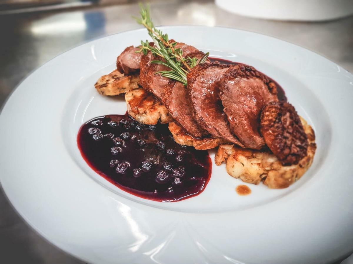 Restaurant Pansion Wien Cierny Brod Dış mekan fotoğraf