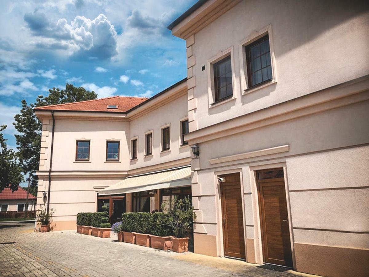 Restaurant Pansion Wien Cierny Brod Dış mekan fotoğraf