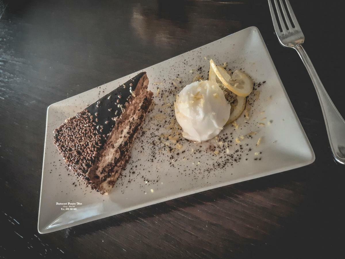 Restaurant Pansion Wien Cierny Brod Dış mekan fotoğraf
